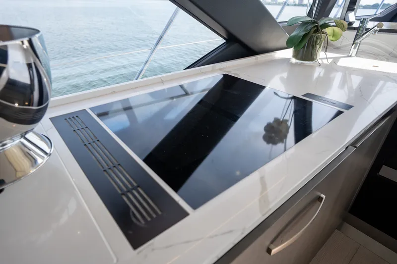 Slide: The Image of Azimut S6 2022 - 26