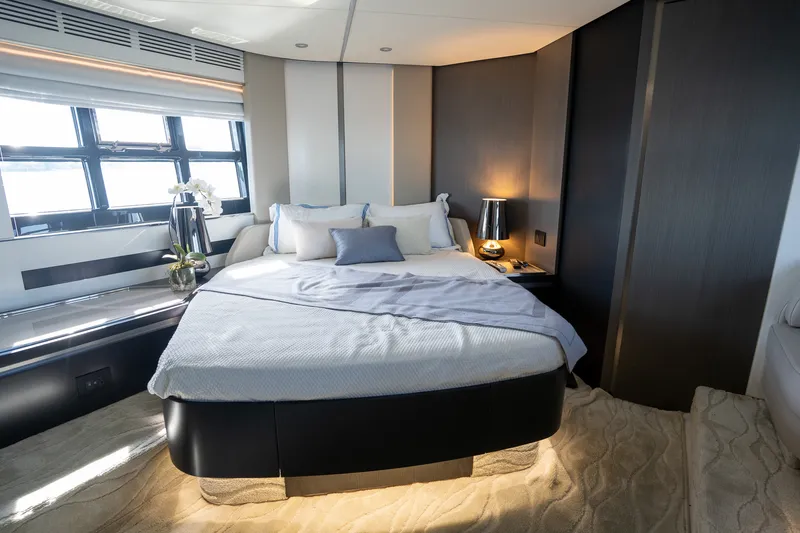 Slide: The Image of Azimut S6 2022 - 40