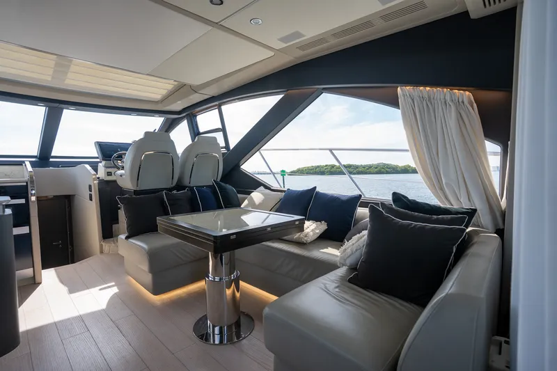 Slide: The Image of Azimut S6 2022 - 24