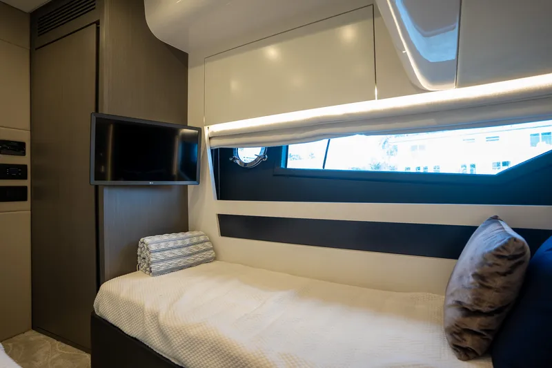 Slide: The Image of Azimut S6 2022 - 21