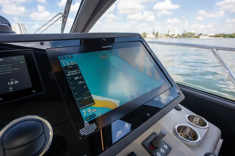 Slide: The Image of Azimut S6 2022 - 51