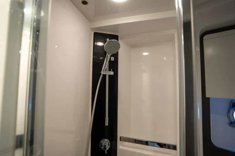 Slide: The Image of Azimut S6 2022 - 20