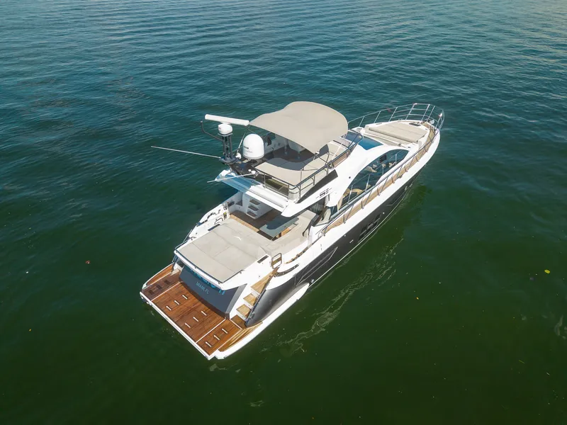 Slide: The Image of Azimut S6 2022 - 11
