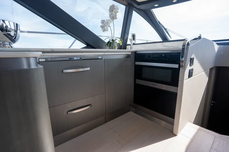 Slide: The Image of Azimut S6 2022 - 25