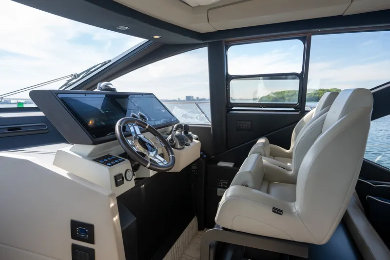 Slide: The Image of Azimut S6 2022 - 28