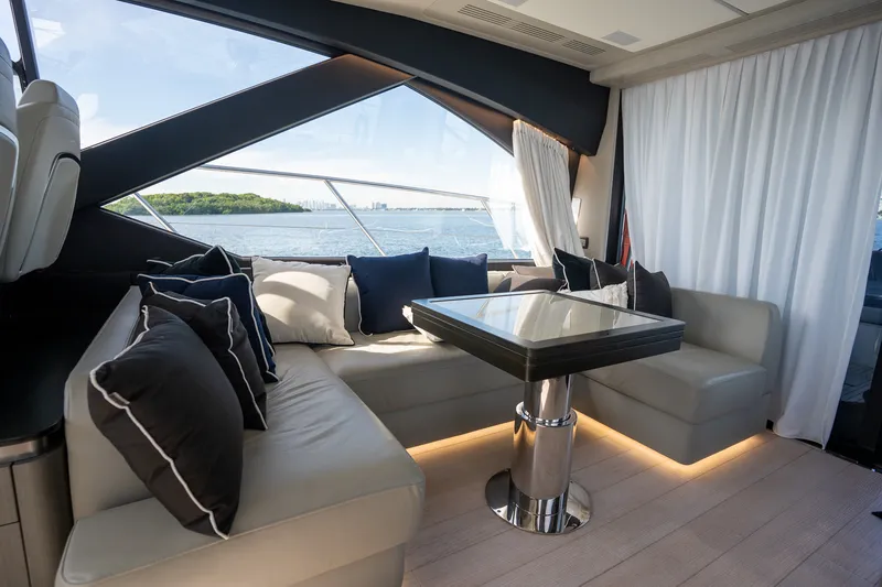 Slide: The Image of Azimut S6 2022 - 27