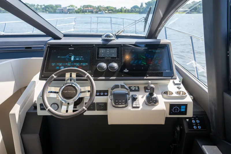 Slide: The Image of Azimut S6 2022 - 44