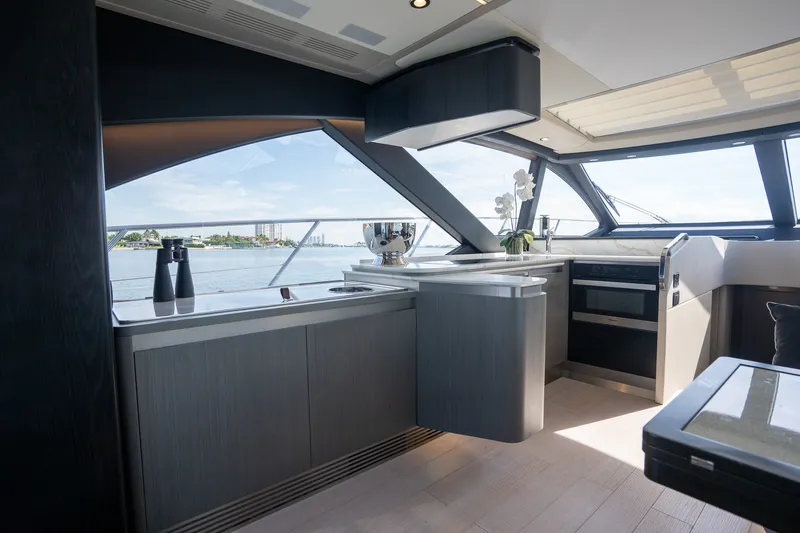 Slide: The Image of Azimut S6 2022 - 23