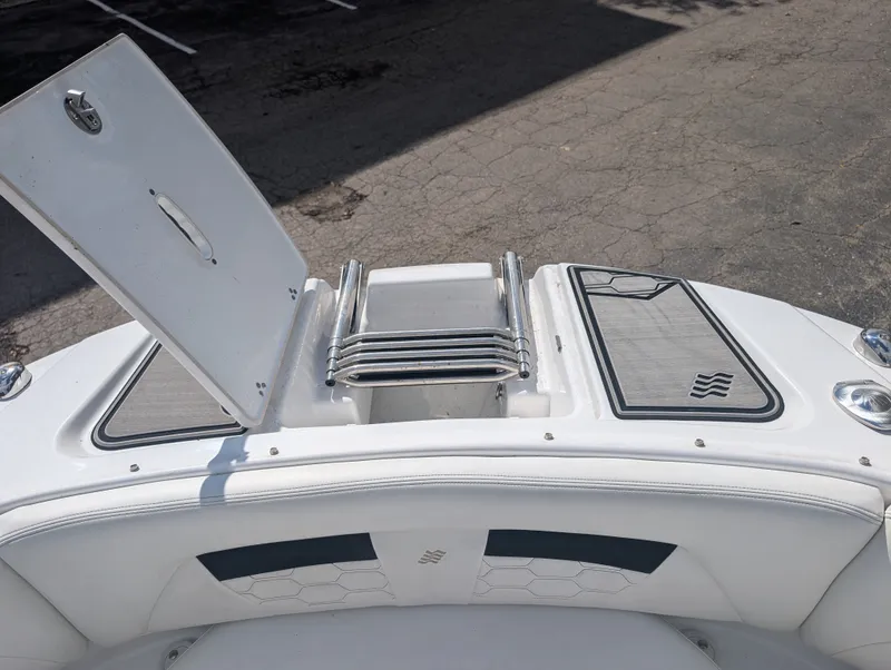 Slide: The Image of Four Winns HD3 2023 - 23