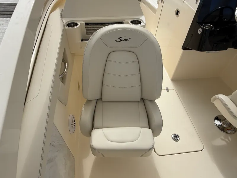 Slide: The Image of Scout 240 Dorado 2027 - 19