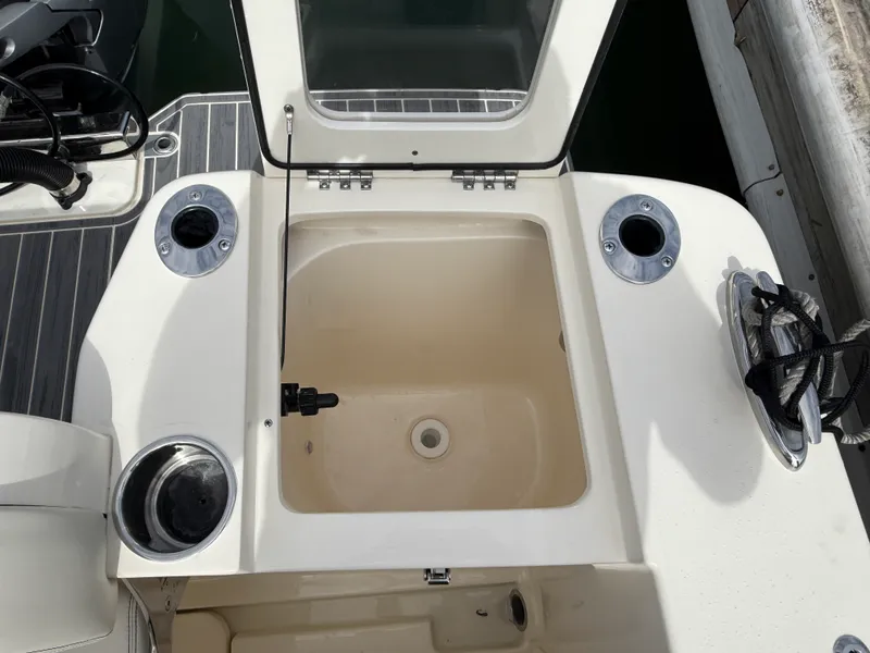 Slide: The Image of Scout 240 Dorado 2027 - 8