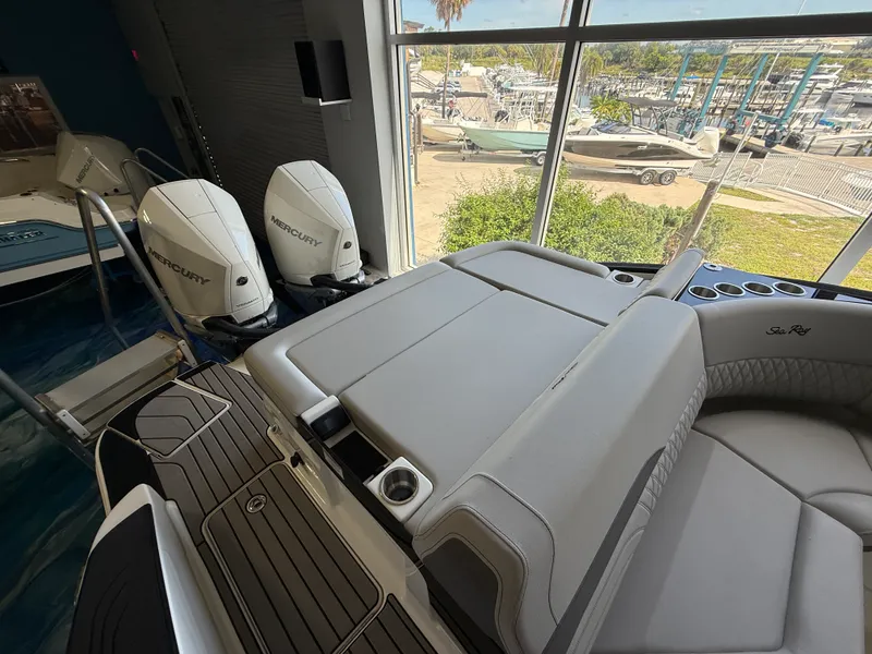 Slide: The Image of Sea Ray SLX 280 Outboard 2027 - 23