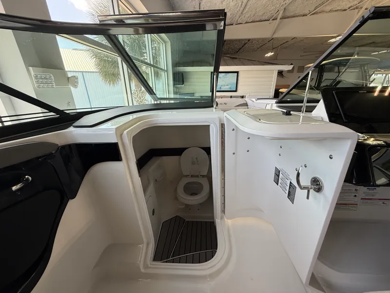 Slide: The Image of Sea Ray SLX 280 Outboard 2027 - 14