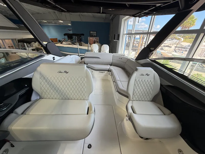 Slide: The Image of Sea Ray SLX 280 Outboard 2027 - 16