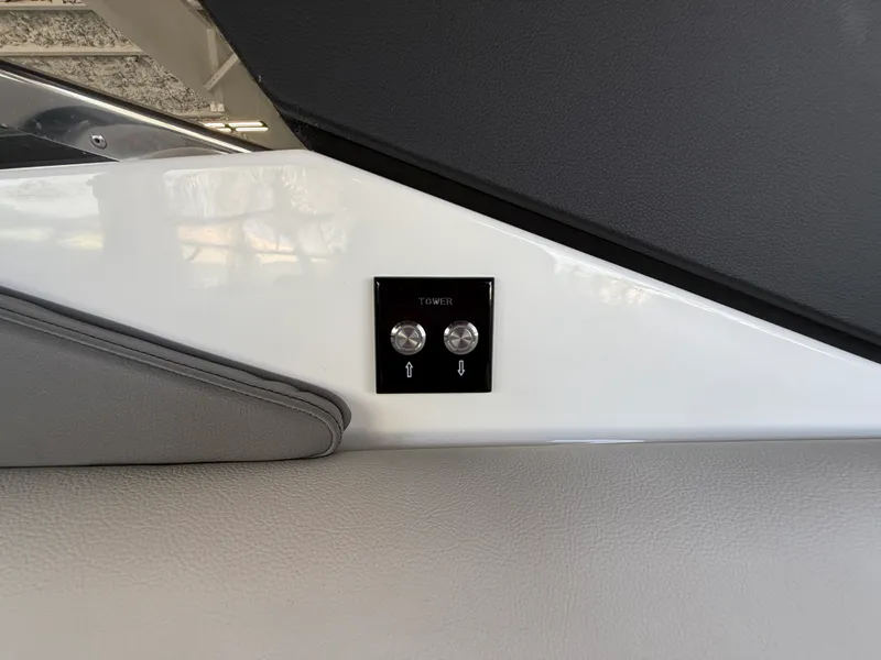 Slide: The Image of Sea Ray SLX 280 Outboard 2027 - 20