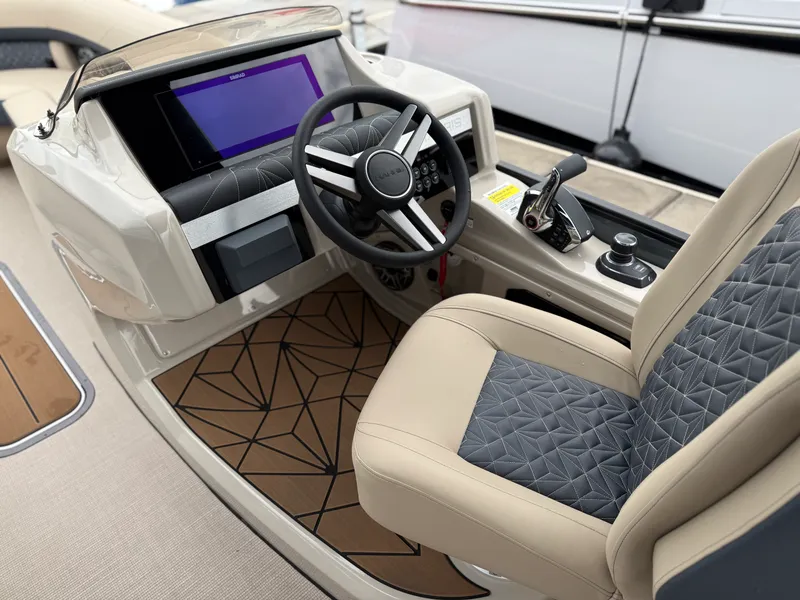 Slide: The Image of Harris Grand Mariner 250 2027 - 7