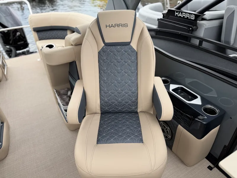Slide: The Image of Harris Grand Mariner 250 2027 - 12