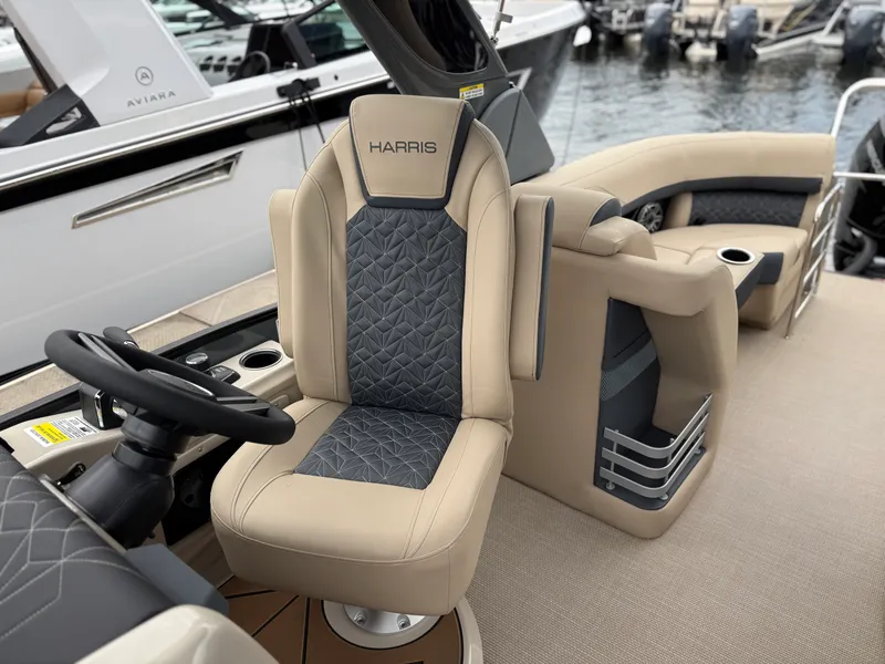 Slide: The Image of Harris Grand Mariner 250 2027 - 10