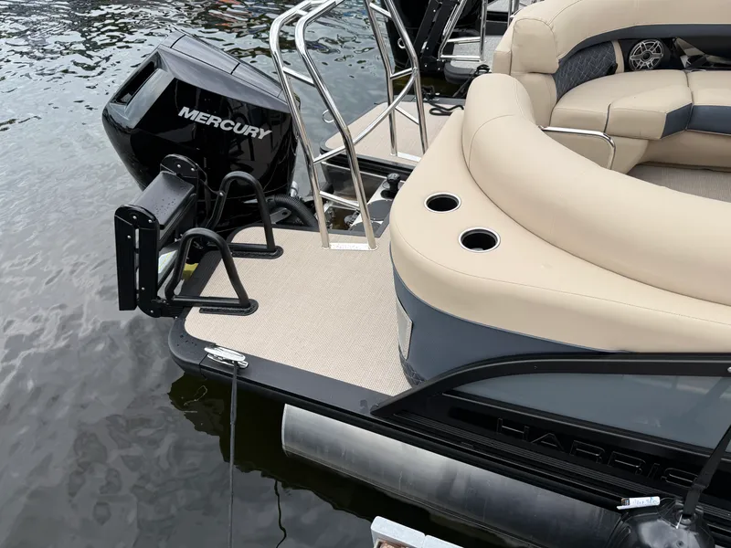 Slide: The Image of Harris Grand Mariner 250 2027 - 4