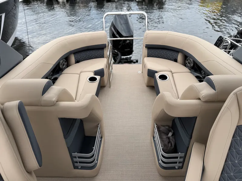 Slide: The Image of Harris Grand Mariner 250 2027 - 11