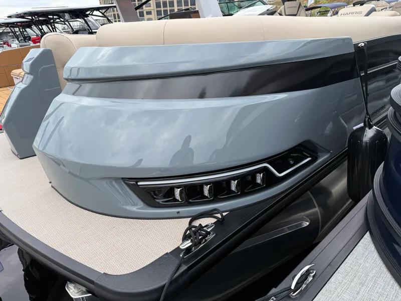 Slide: The Image of Harris Grand Mariner 250 2027 - 2