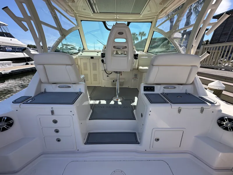 Slide: The Image of Grady-White 330 EXPRESS 2020 - 17