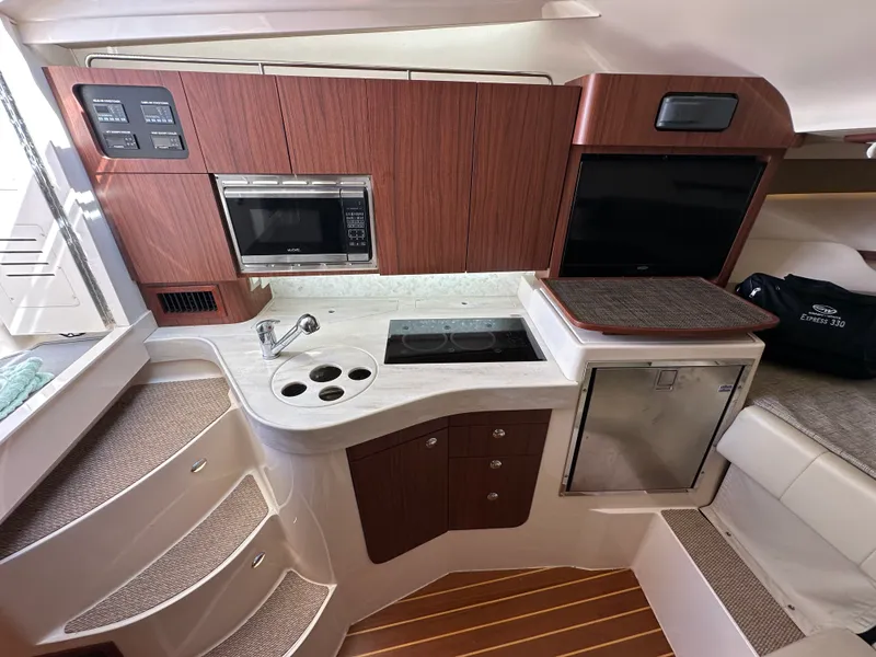 Slide: The Image of Grady-White 330 EXPRESS 2020 - 24