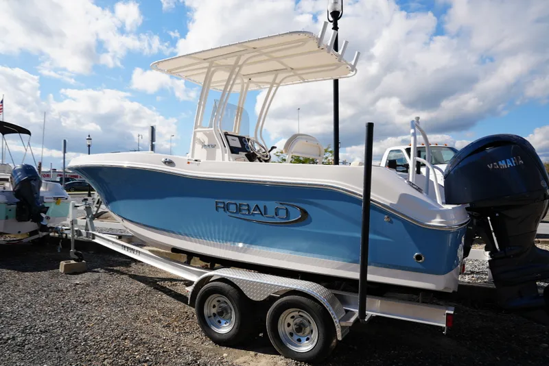 Slide: The Image of Robalo R202EX 2026 - 1