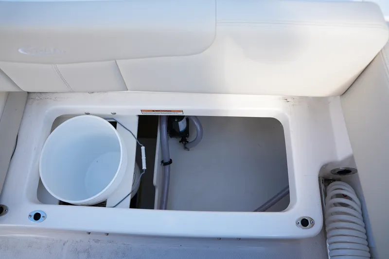 Slide: The Image of Robalo R202EX 2026 - 34