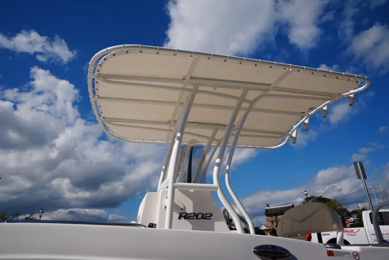 Slide: The Image of Robalo R202EX 2026 - 5