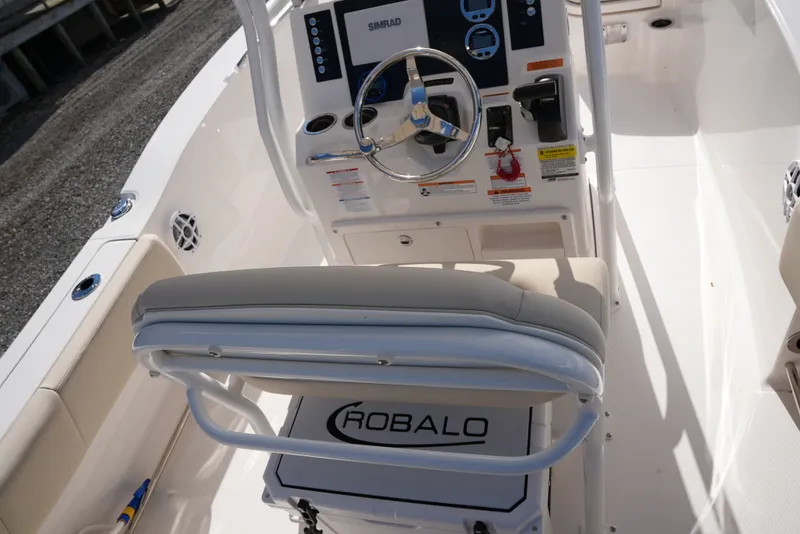 Slide: The Image of Robalo R202EX 2026 - 30
