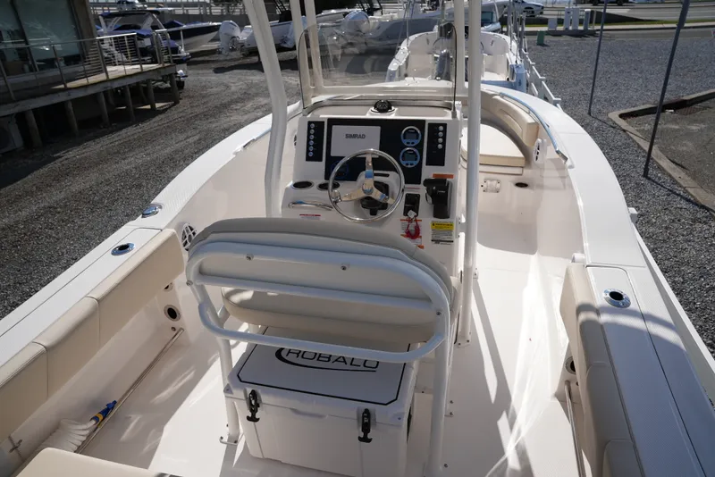 Slide: The Image of Robalo R202EX 2026 - 7