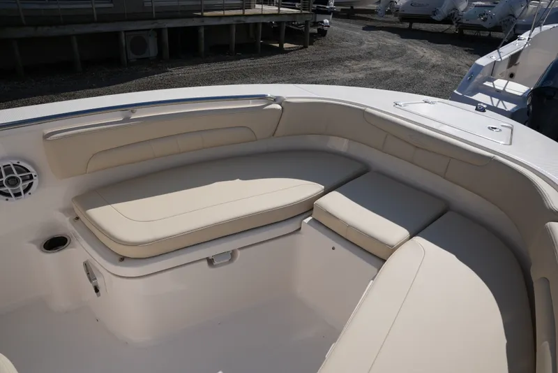 Slide: The Image of Robalo R202EX 2026 - 20