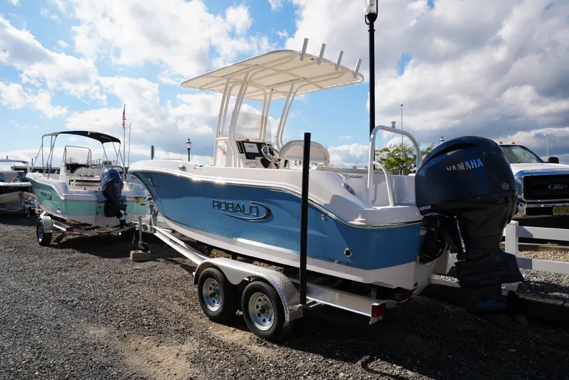 The Image of Robalo R202EX 2026 - 0
