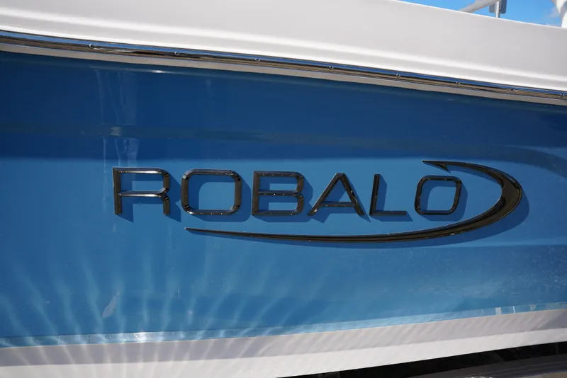 Slide: The Image of Robalo R202EX 2026 - 6