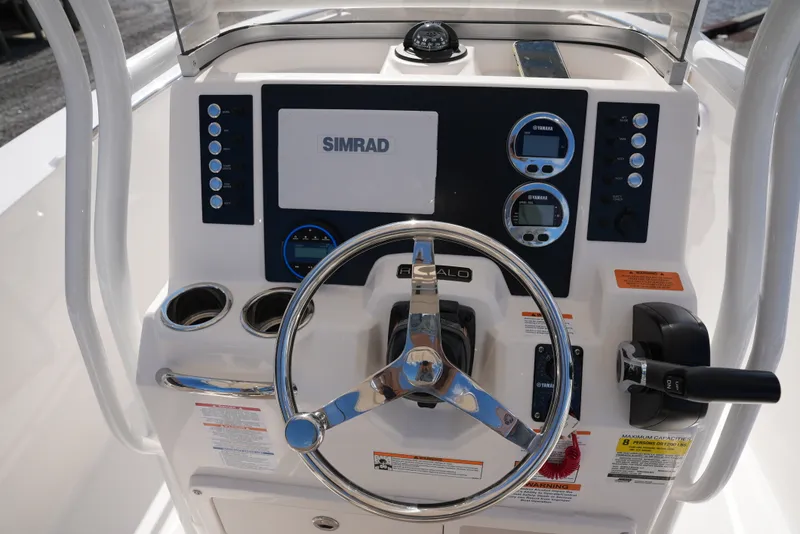 Slide: The Image of Robalo R202EX 2026 - 11