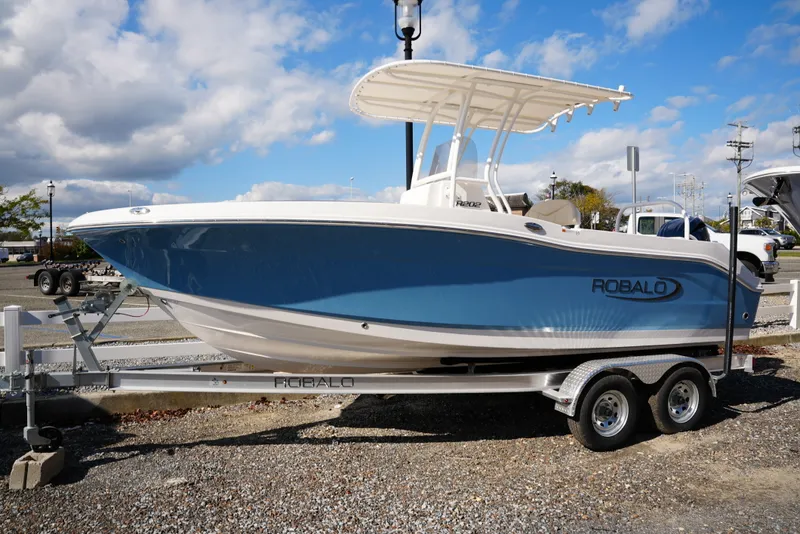 Slide: The Image of Robalo R202EX 2026 - 4