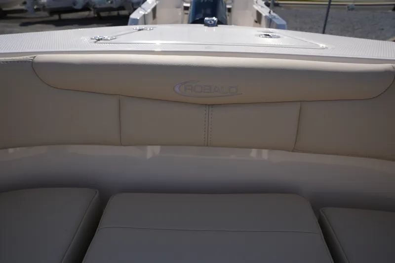 Slide: The Image of Robalo R202EX 2026 - 22