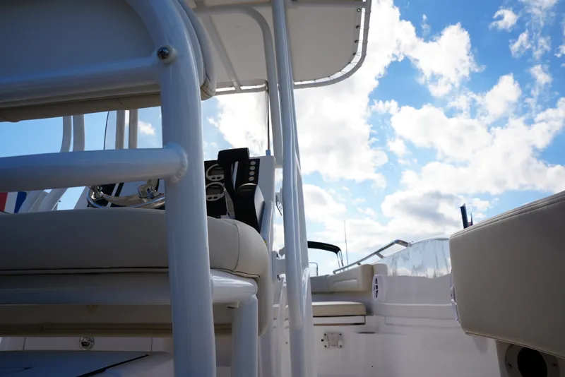 Slide: The Image of Robalo R202EX 2026 - 38
