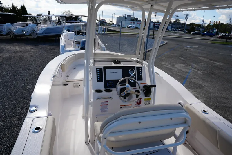 Slide: The Image of Robalo R202EX 2026 - 33