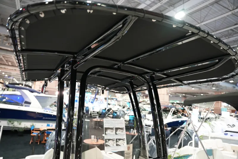 Slide: The Image of Robalo R202 EXPLORER 2026 - 20