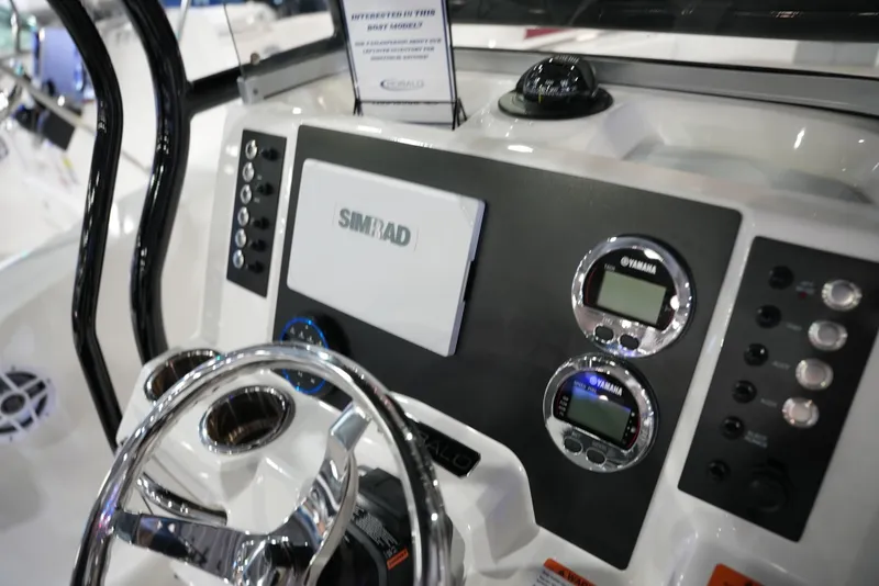 Slide: The Image of Robalo R202 EXPLORER 2026 - 18