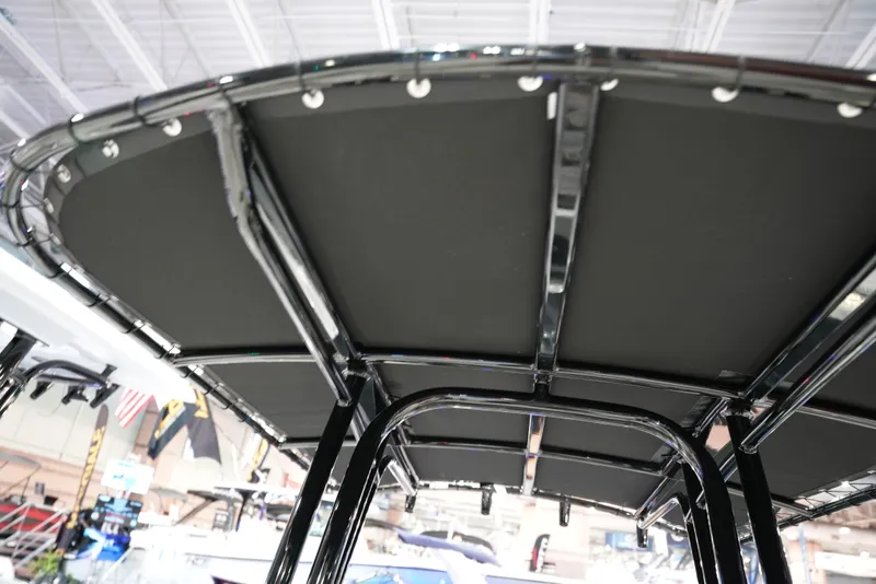 Slide: The Image of Robalo R202 EXPLORER 2026 - 28