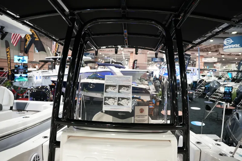 Slide: The Image of Robalo R202 EXPLORER 2026 - 29