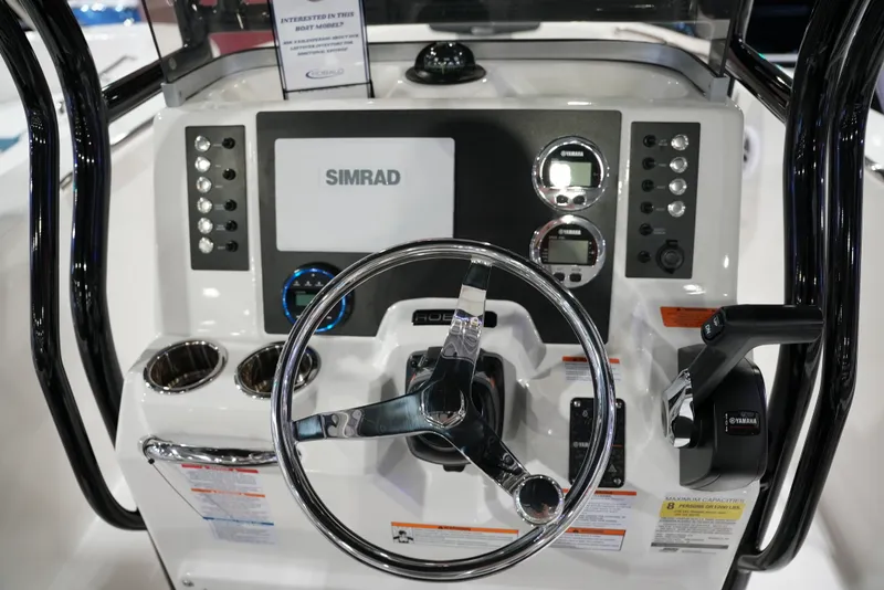 Slide: The Image of Robalo R202 EXPLORER 2026 - 8