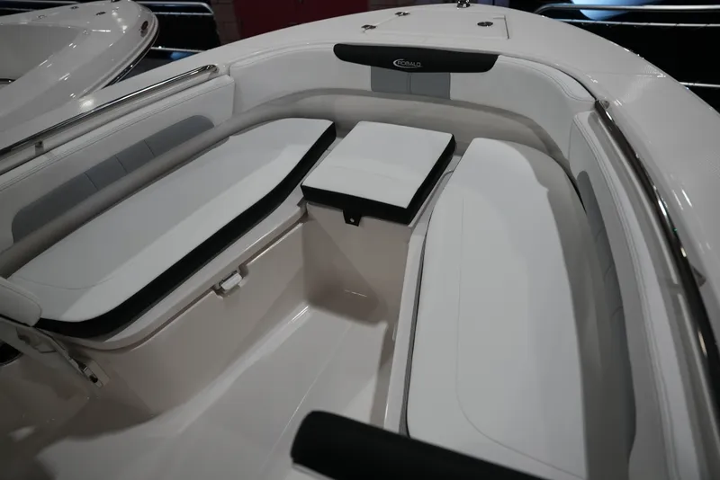 Slide: The Image of Robalo R202 EXPLORER 2026 - 21