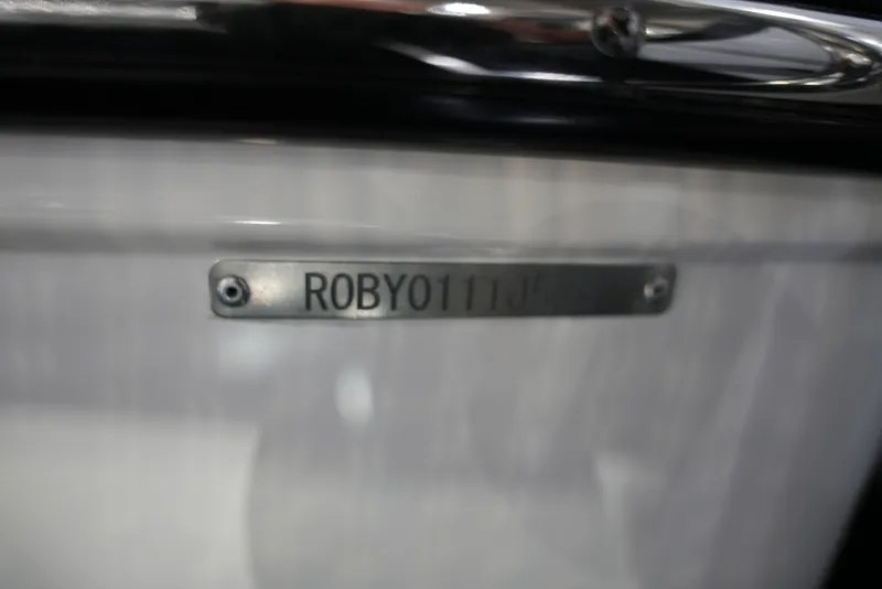 Slide: The Image of Robalo R202 EXPLORER 2026 - 2