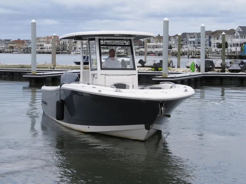 Slide: The Image of Robalo R270 2023 - 13