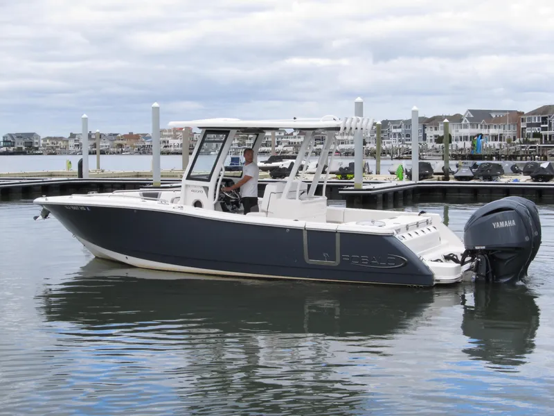 Slide: The Image of Robalo R270 2023 - 11