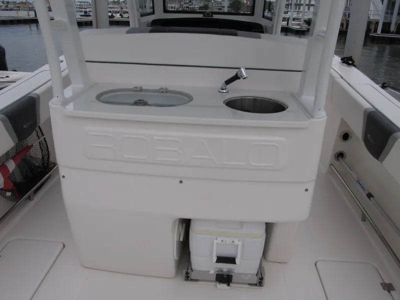Slide: The Image of Robalo R270 2023 - 20